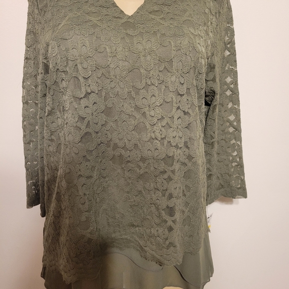 JM Jungle Collection Green Lace V Neck Medium  NWT - Picture 2 of 7